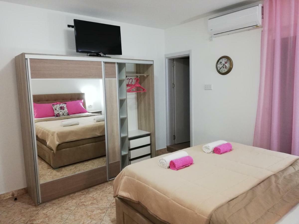 Familia Apartment *